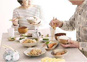 しっかり噛んで食べる